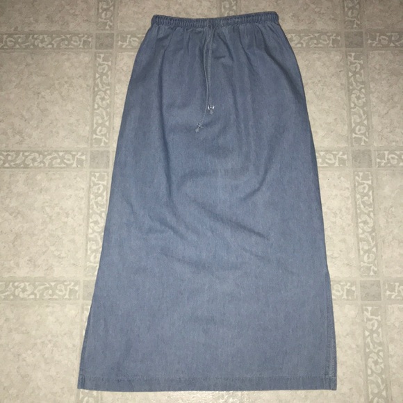 Jaclyn Smith Dresses & Skirts - Jaclyn Smith Sport Denim Skirt